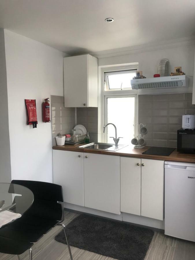 Studio Apartment Рейнъм Екстериор снимка